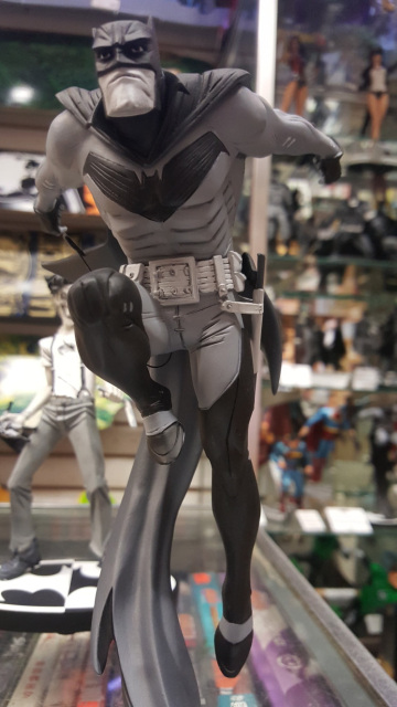 Batman B&W statue by Sean Murphy